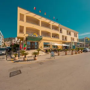 Hotell Riva Del Sole